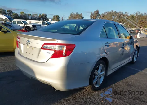 2014 Toyota Camry Se z USA, uszkodzony, nr VIN 4T1BF1FK1EU411702